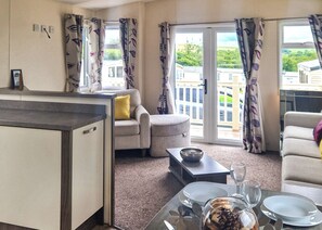 TV - Birch 3-bedroom Pet Friendly (Clynderwen)
