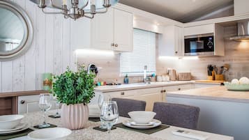 Fridge, oven, stovetop, toaster