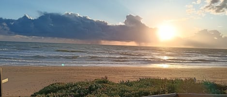 Una playa cerca