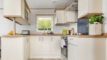 Fridge, oven, stovetop, toaster
