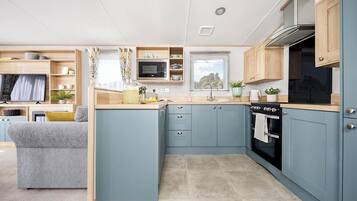 Fridge, oven, stovetop, toaster
