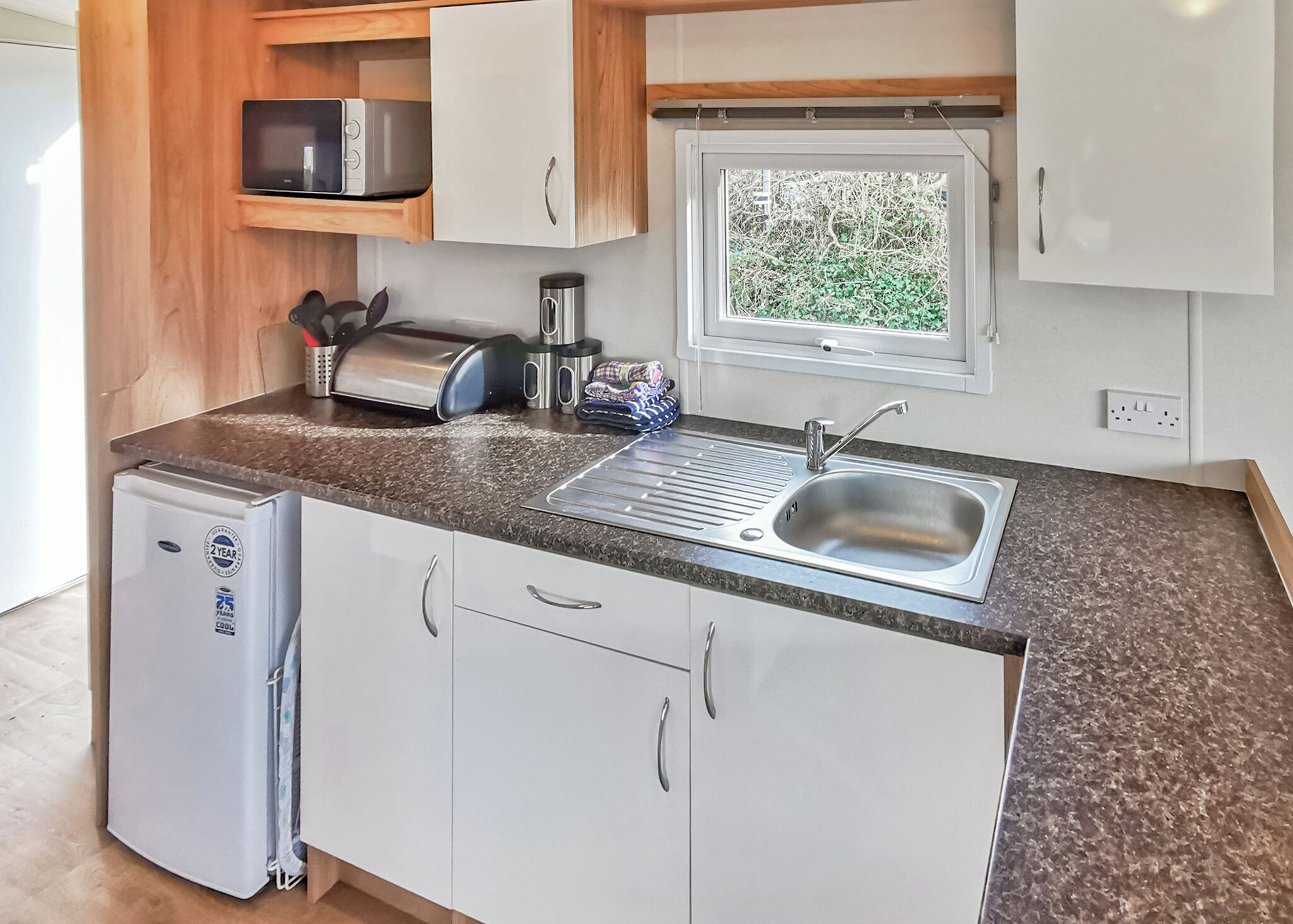 Frigorífico, horno, placa de cocina y tostadora