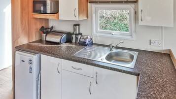 Fridge, oven, stovetop, toaster