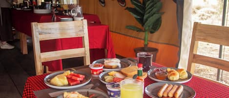 Free daily buffet breakfast