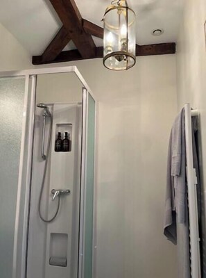 Een douche, zeep