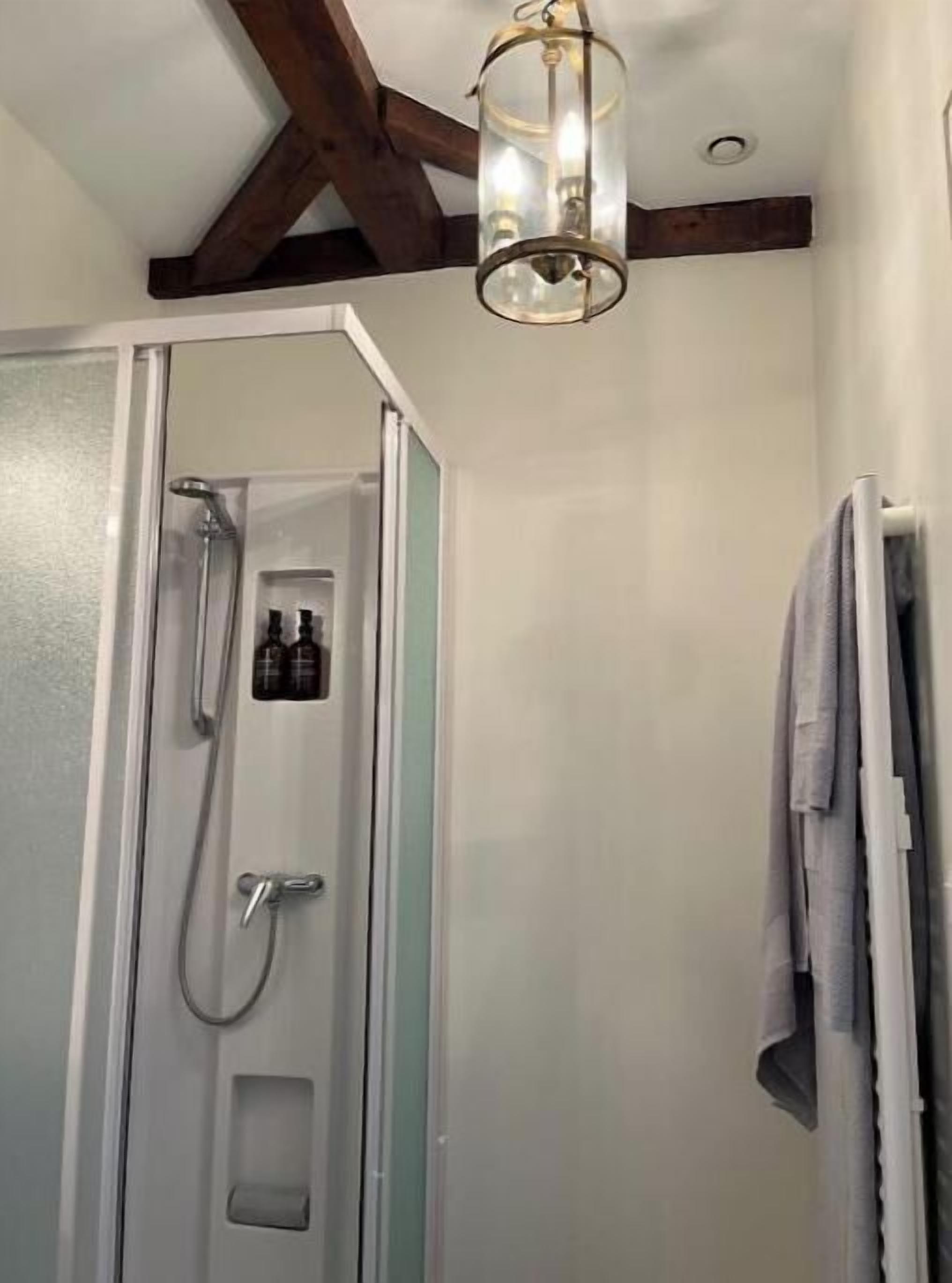 Een douche, zeep