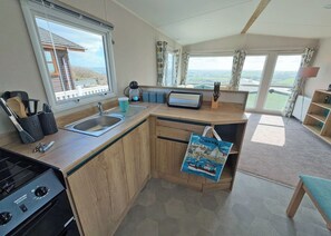 Fridge, oven, stovetop, toaster - Valley View 2 Bed Holiday Caravan Rame (St Ann&rsquo;s Chapel, Callington)