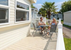 Outdoor dining - 3 bedroom accommodation in Monkton, Nr Ramsgate (Monkton, Nr Ramsgate)