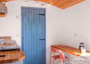 Fridge, oven, stovetop, toaster - 1 bedroom accommodation in Carnmenellis, Nr Falmouth (Carnmenellis, Nr Falmouth)