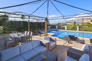 Outdoor dining - Sea-View Villa with Sunset Private Pool (Llucmajor)