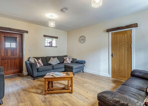 TV - 4 bedroom accommodation in Troutbeck (Troutbeck)