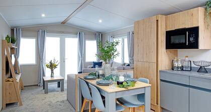Cosy holiday home with one double and one twin.