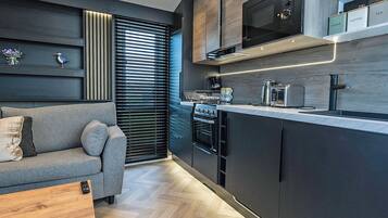 Fridge, oven, stovetop, toaster