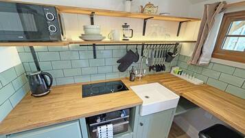 Fridge, oven, stovetop, toaster