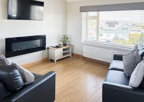 TV - 3 bedroom accommodation in Isle Of Anglesey (Isle Of Anglesey)