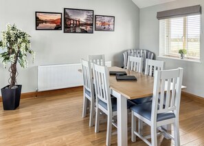 Dining - 3 bedroom accommodation in Isle Of Anglesey (Isle Of Anglesey)