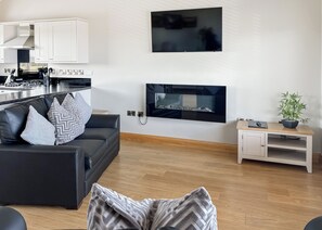 TV - 3 bedroom accommodation in Isle Of Anglesey (Isle Of Anglesey)