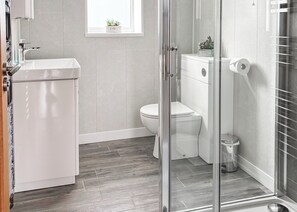 Bathroom - 3 bedroom accommodation in Isle Of Anglesey (Isle Of Anglesey)