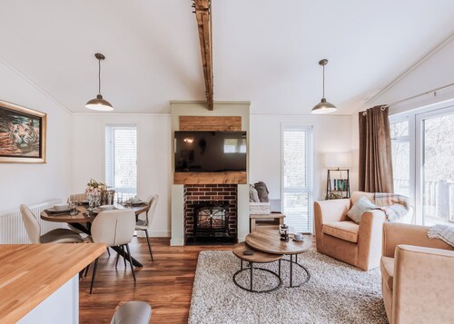 Pine Lodge VIP Hot Tub Pet Friendly