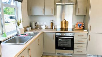 Fridge, oven, stovetop, toaster