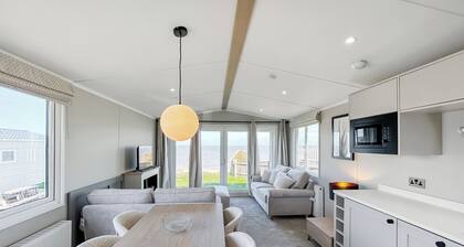 4 bedroom accommodation in Bacton-on-Sea