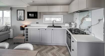 4 bedroom accommodation in Bacton-on-Sea