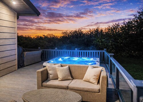 Executive Lodge with Hot Tub