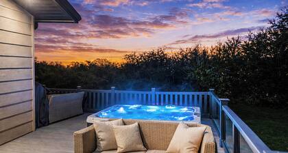 Executive Lodge with Hot Tub