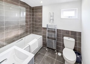 Bathroom - Executive Lodge with Hot Tub (Monkton, Nr Ramsgate)
