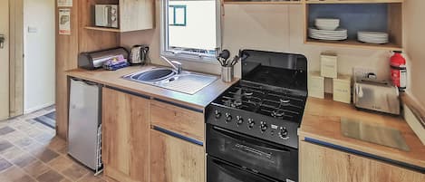 Refrigerador, horno, parrilla de estufa y tostadora