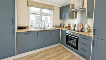 Fridge, oven, stovetop, toaster