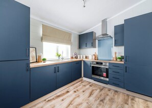 Fridge, oven, stovetop, toaster
