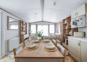 Dining - 2 bedroom accommodation in Market Bosworth, near Nuneaton (Market Bosworth, near Nuneaton)