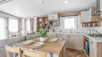 Fridge, oven, stovetop, toaster