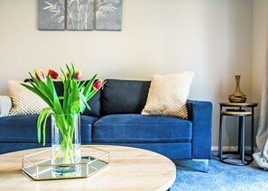 TV - 3 bedroom accommodation in Sewardstone (Sewardstone)