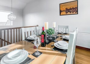 Dining - 2 bedroom accommodation in Isle Of Anglesey (Isle Of Anglesey)