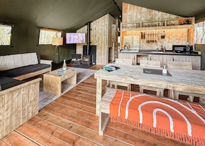 Dining - 3 bedroom accommodation in Halling (Halling)