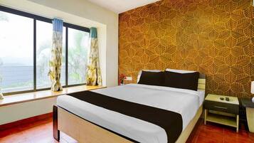 Desk, free WiFi, bed sheets