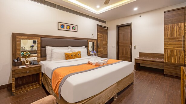 Deluxe Double or Deluxe Twin Room with Air Purifier & Bathtub