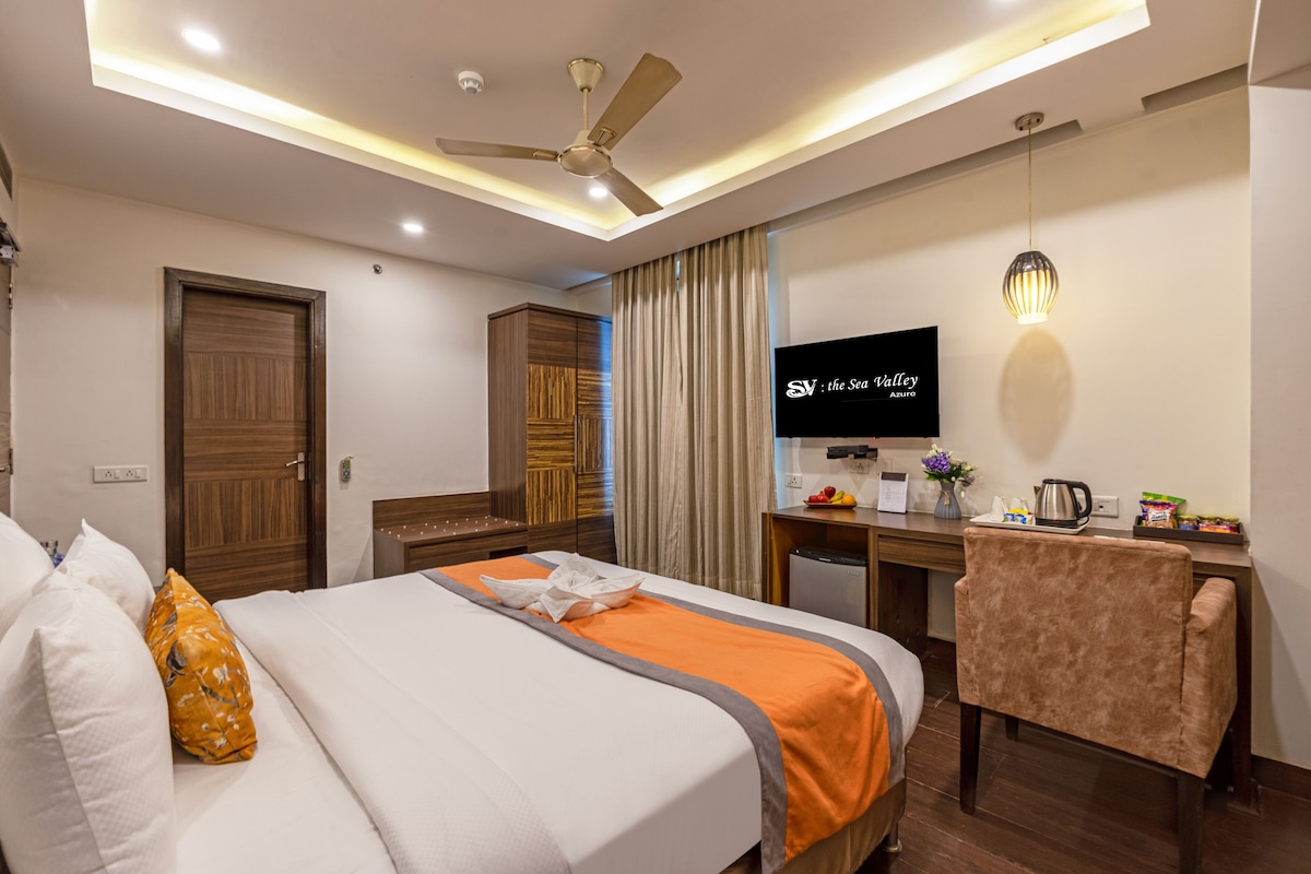 Deluxe Double or Deluxe Twin Room with Air Purifier & Bathtub | Free WiFi
