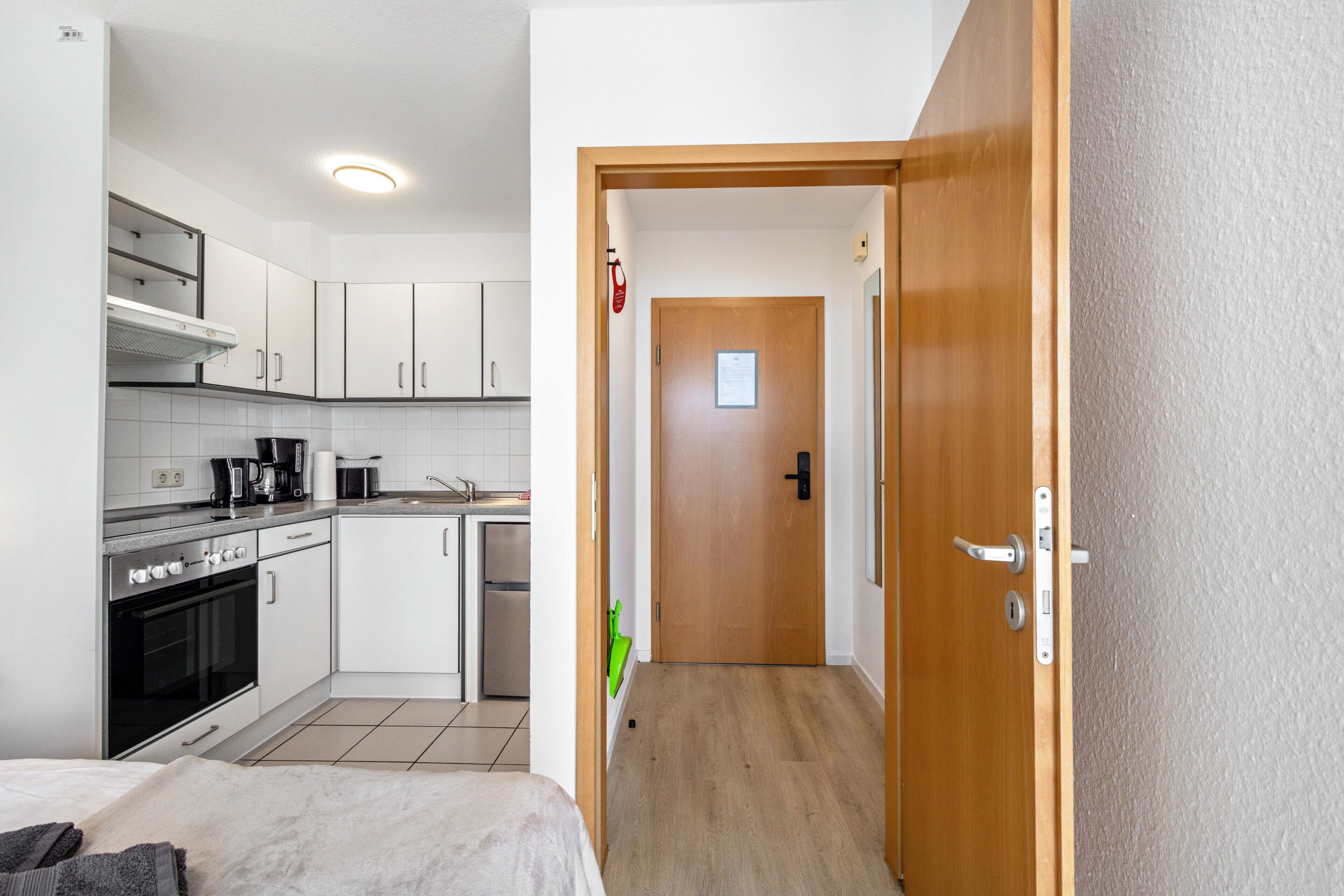 Fridge, oven, stovetop, electric kettle