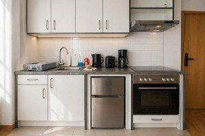 Kühlschrank, Ofen, Herdplatte, Wasserkocher
