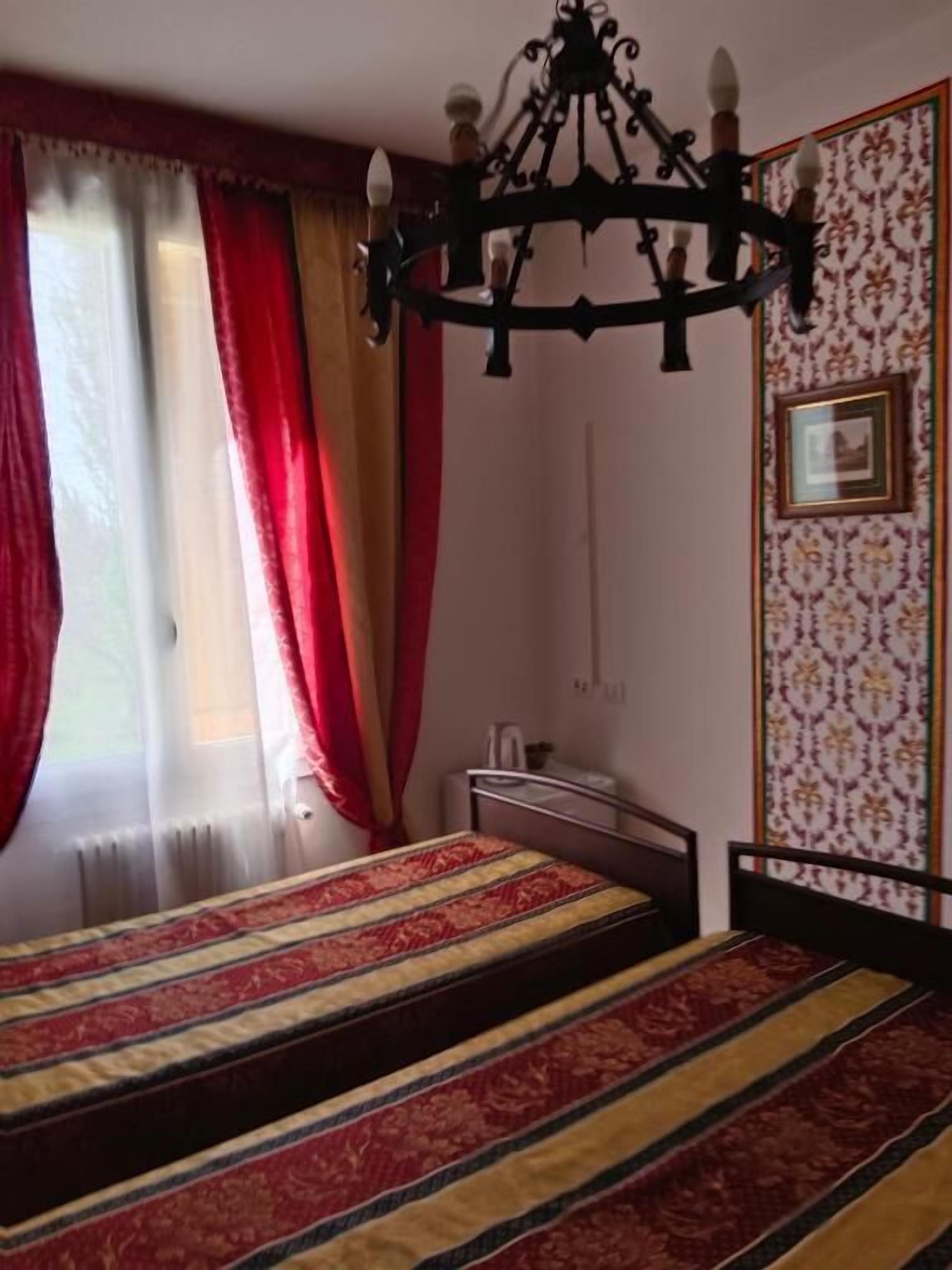 خزنة داخل الغرفة وواي فاي مجانًا
