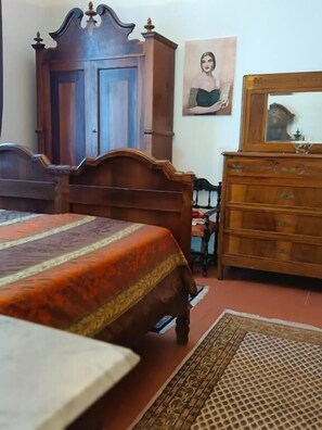 خزنة داخل الغرفة وواي فاي مجانًا