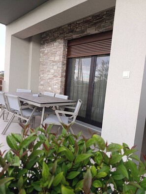 Outdoor dining - Gaia- A luxurious contemporary villa in a peaceful location (Giannouli)