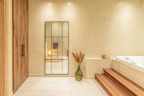 Shower, hair dryer, towels, soap - Gaia- A luxurious contemporary villa in a peaceful location (Giannouli)