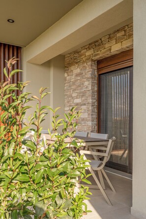 Outdoor dining - Gaia- A luxurious contemporary villa in a peaceful location (Giannouli)