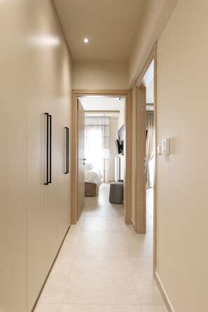 In-room safe, iron/ironing board, travel cot, free WiFi - Gaia- A luxurious contemporary villa in a peaceful location (Giannouli)