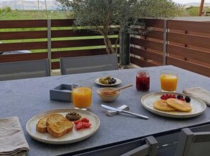 Outdoor dining - Gaia- A luxurious contemporary villa in a peaceful location (Giannouli)