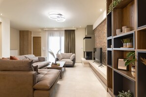 Smart TV, fireplace, books - Gaia- A luxurious contemporary villa in a peaceful location (Giannouli)